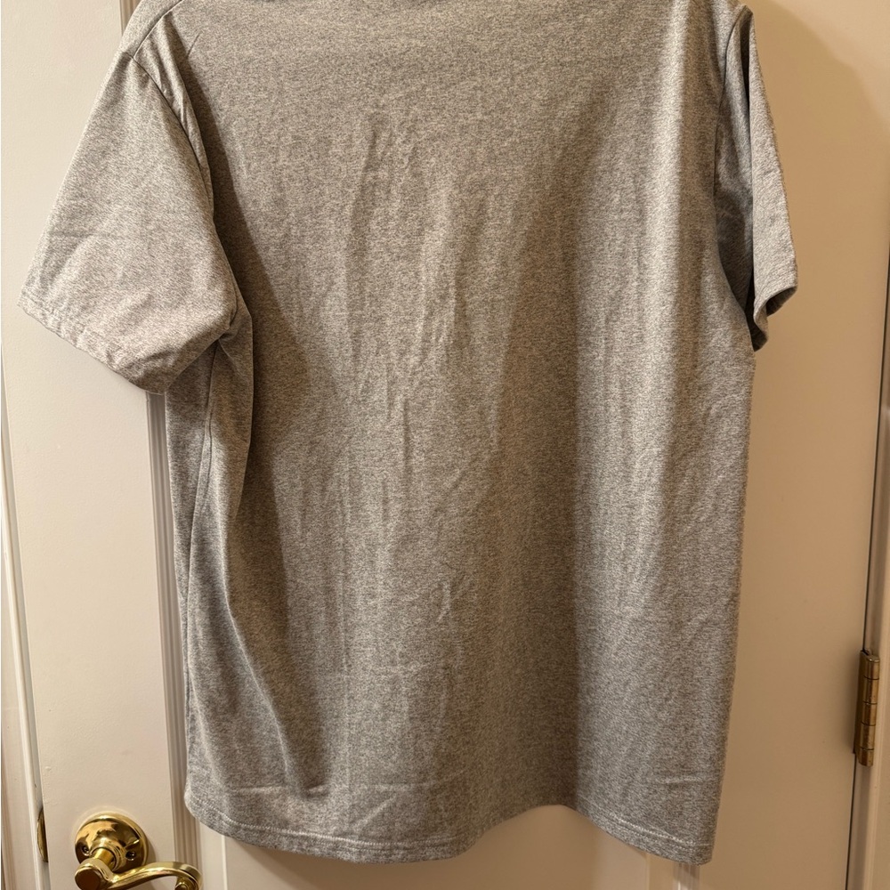 NWOT Gray T-Shirt with Mickey Mouse Design Size Large Unisex Valentine’s Day - Picture 4 of 7